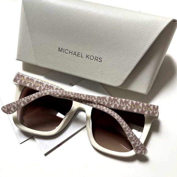 New in Case Original Michael Kors San Marino Sunglasses MK2163 Signature Vanilla - Picture 10 of 10